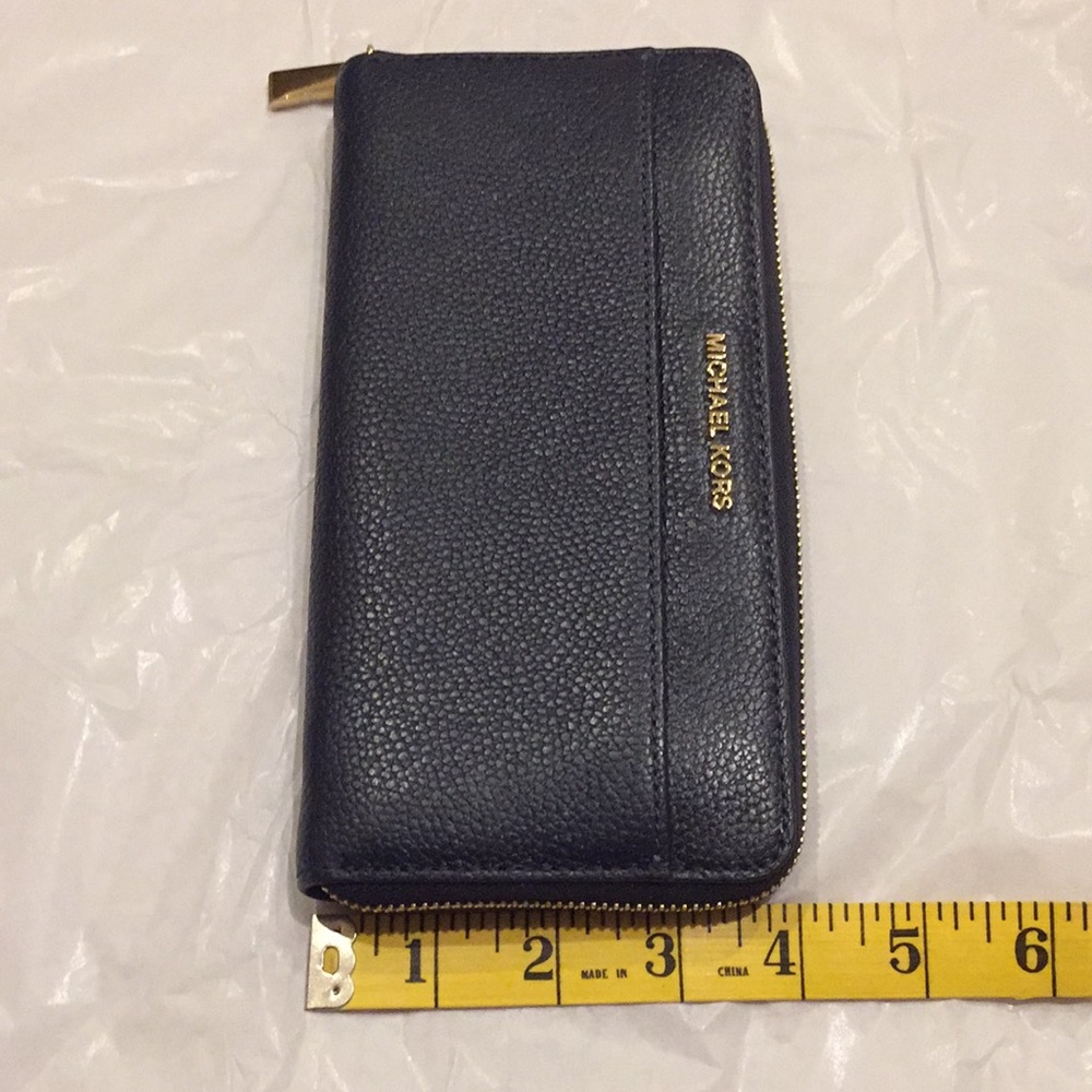 Michael Kors wallet - Picture 6 of 11
